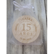 Abridor madera con imán 15 años grabado