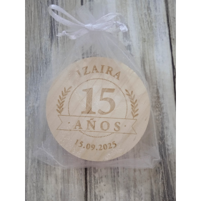 Abridor madera con imán 15 años grabado