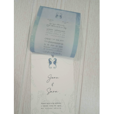 Invitación de boda caballitos de mar papel vegetal sobre azul