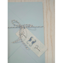 Invitación de boda caballitos de mar papel vegetal sobre azul